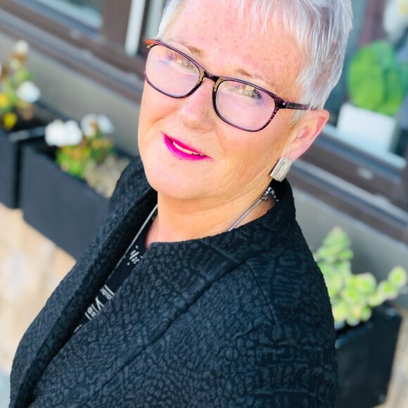 Meet your Posher, Patti - Picture 1 of 2